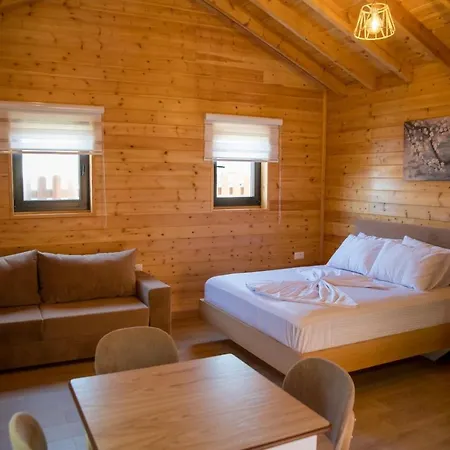 Bujtina Siar בית הארחה 3*