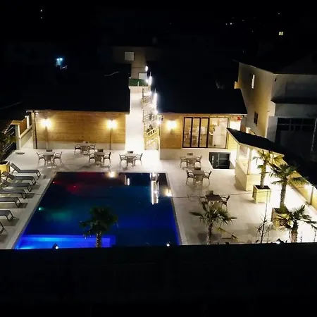 Bujtina Siar בית הארחה 3*